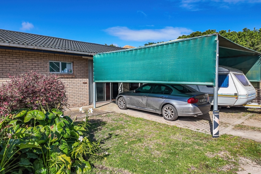 4 Bedroom Property for Sale in Riverside Western Cape